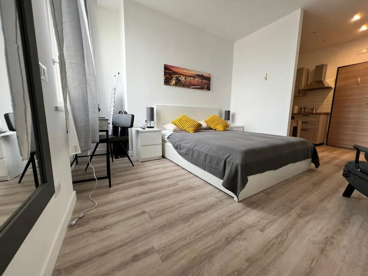 A Due Passi Dal Centro Di Napoli Apartment Italy