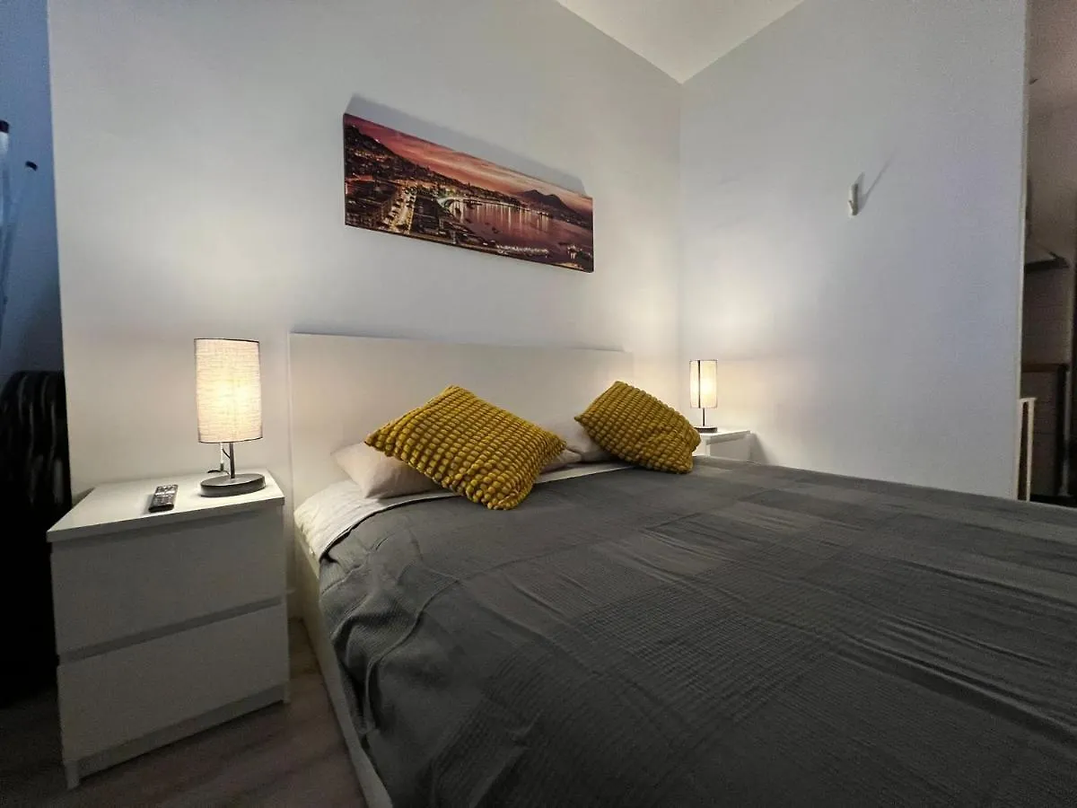 A Due Passi Dal Centro Di Napoli Apartment Naples