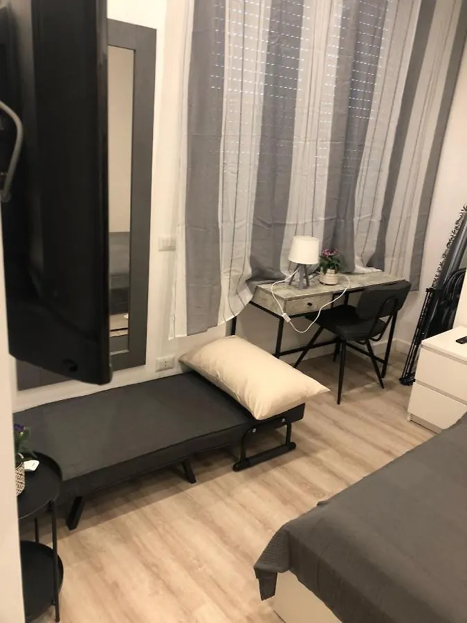 A Due Passi Dal Centro Di Napoli Apartment Italy