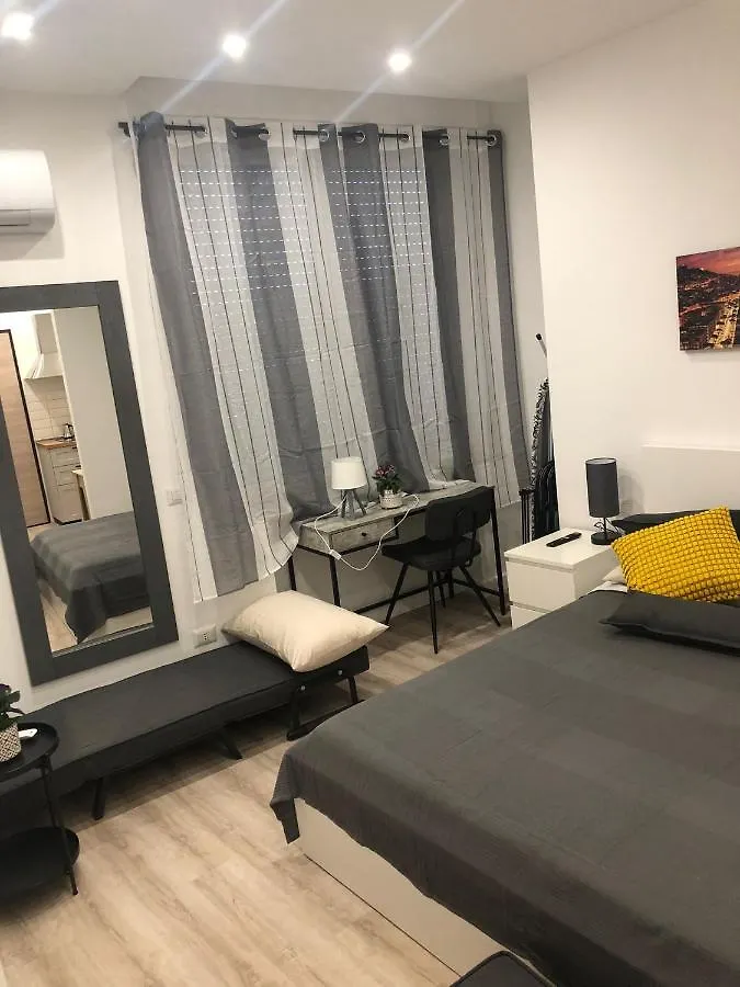 A Due Passi Dal Centro Di Napoli Apartment Italy